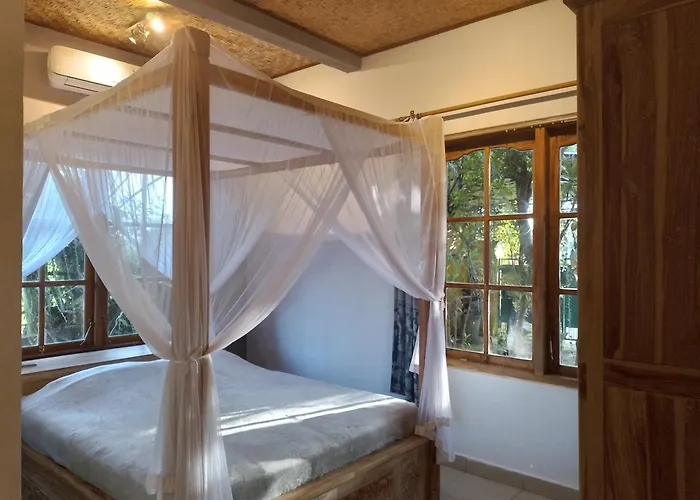 Coworking Paradise Ashna Vikram - 4 Bedrooms * Payangan